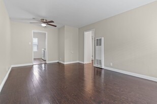 201-209 E 12th Street in Long Beach, CA - Building Photo