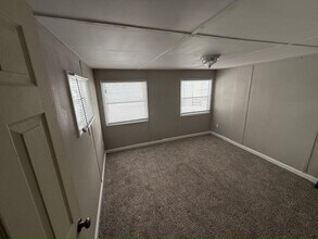 1335 Glenwood Alley in Huntington, IN - Building Photo - Building Photo