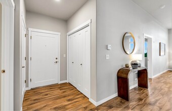 17181 SW Snowdale St in Beaverton, OR - Building Photo - Building Photo