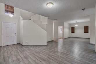 7019 Kayser Mill Rd NW in Albuquerque, NM - Foto de edificio - Building Photo