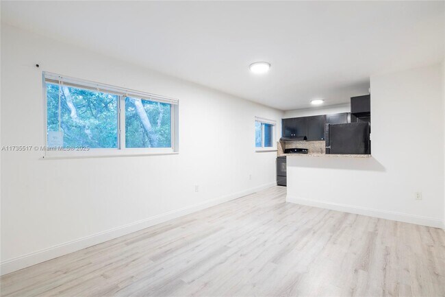 1091 SW 4th St, Unit 3 in Miami, FL - Building Photo - Building Photo