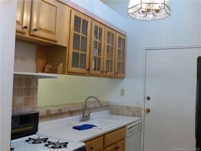 64 Lawson Ln in Ridgefield, CT - Building Photo - Building Photo