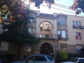 Roycroft Apartments in Seattle, WA - Building Photo - Interior Photo