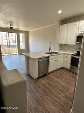 4455 N Paradise Vlg Pkwy S-Unit -1067 in Phoenix, AZ - Building Photo - Building Photo