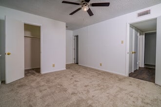 Woods of Brookhollow in San Antonio, TX - Building Photo - Interior Photo