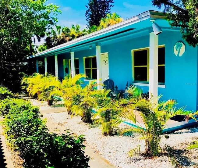 412 73rd Ave, Unit 1 in St Pete Beach, FL - Foto de edificio - Building Photo