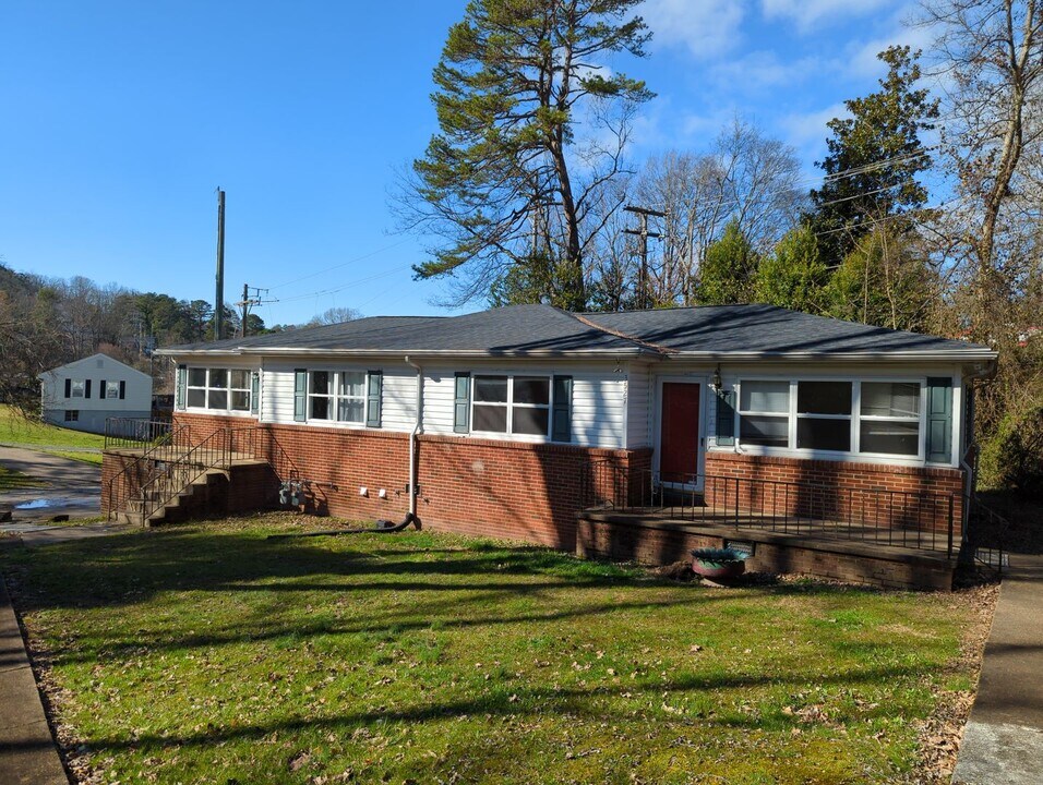3527 Cathy Ln in East Ridge, TN - Foto de edificio