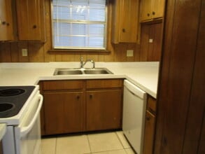 106 Valencia Dr in Fort Walton Beach, FL - Building Photo - Building Photo
