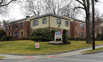 Continental Gardens in River Edge, NJ - Foto de edificio - Building Photo