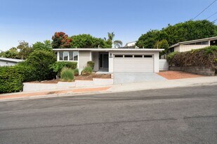 5014 Chaparral Way in San Diego, CA - Building Photo