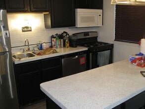 1980 Huntington Blvd, Unit 4 in Hoffman Estates, IL - Building Photo - Building Photo