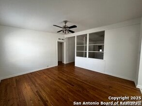 507 Gilbert Ln in San Antonio, TX - Building Photo - Building Photo