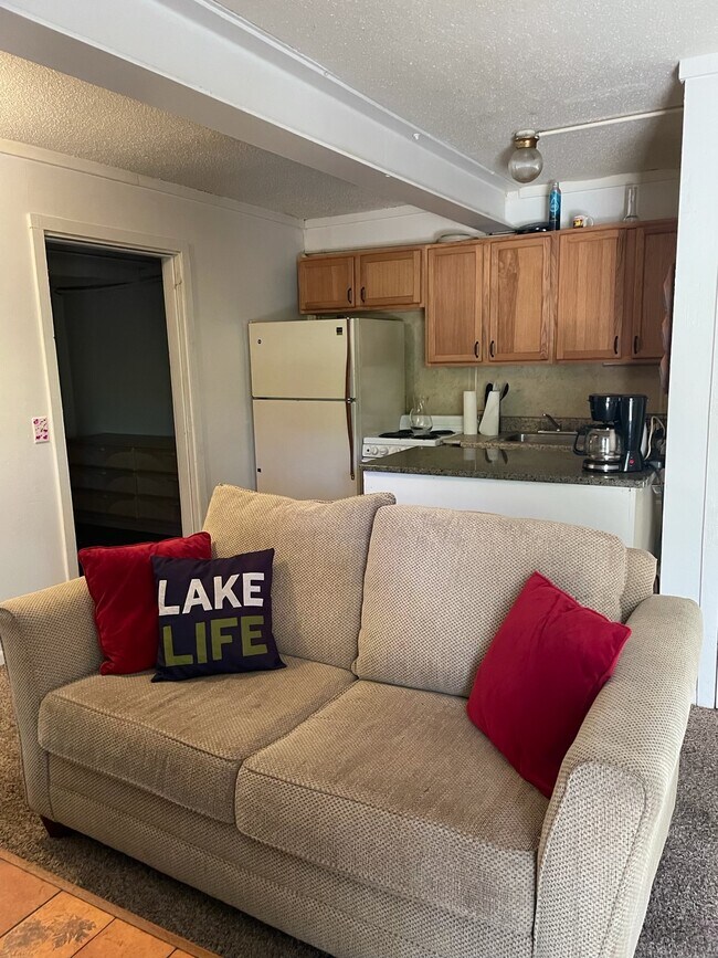 956 Commercial Ln Apartments and Nearby Osage Beach Apartments For Rent