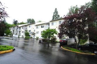 Eagle Ridge Apartments in Woodinville, WA - Building Photo - Building Photo