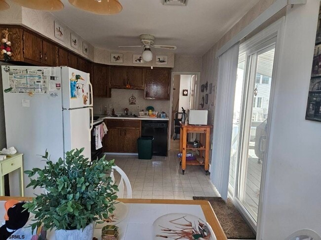 210 N Surrey Ave in Ventnor City, NJ - Building Photo - Building Photo