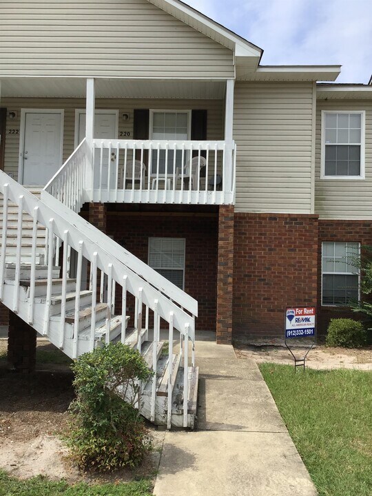219 Magnolia Plantation Ct in Hinesville, GA - Building Photo