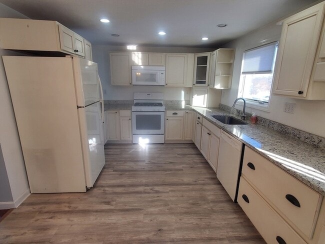 112 Front St in Weymouth, MA - Foto de edificio - Building Photo