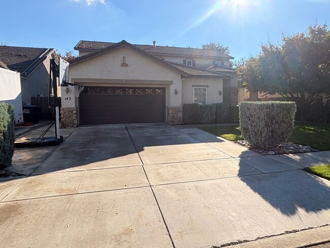 143 W Reese Ave in Visalia, CA - Building Photo - Building Photo