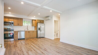 6112 Saturn St in Los Angeles, CA - Building Photo - Building Photo