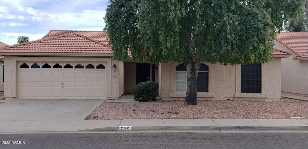 725 S Monterey St in Gilbert, AZ - Building Photo