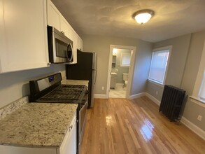 310 Highland Ave, Unit 309-A in Somerville, MA - Foto de edificio - Building Photo