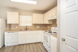 2621 Marlin Dr in Texas City, TX - Building Photo - Building Photo