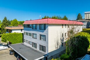 Sandpiper in White Rock, BC - Building Photo