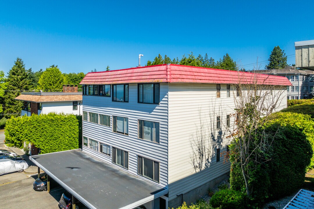 Sandpiper in White Rock, BC - Building Photo