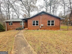 1131 White Oak Dr in Athens, GA - Building Photo