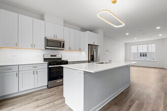 103 E Crystal Lake Ave in Crystal Lake, IL - Building Photo - Building Photo