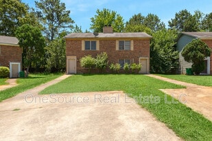 5301 Stonebush Terrace in Stone Mountain, GA - Building Photo