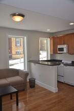 836 Huntington Ave, Unit 1 in Boston, MA - Foto de edificio - Building Photo