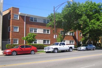 2402 North New England Avenue in Elmwood Park, IL - Foto de edificio - Building Photo