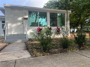 1137 NE 123rd St in North Miami, FL - Building Photo - Building Photo