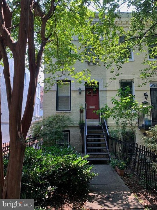 1913 17th St NW in Washington, DC - Building Photo