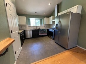 655 W Monument St in Colorado Springs, CO - Building Photo - Building Photo