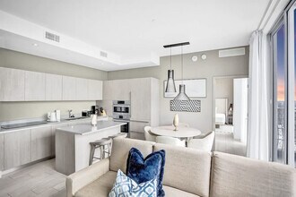 4010 S Ocean Dr in Hollywood, FL - Building Photo - Building Photo