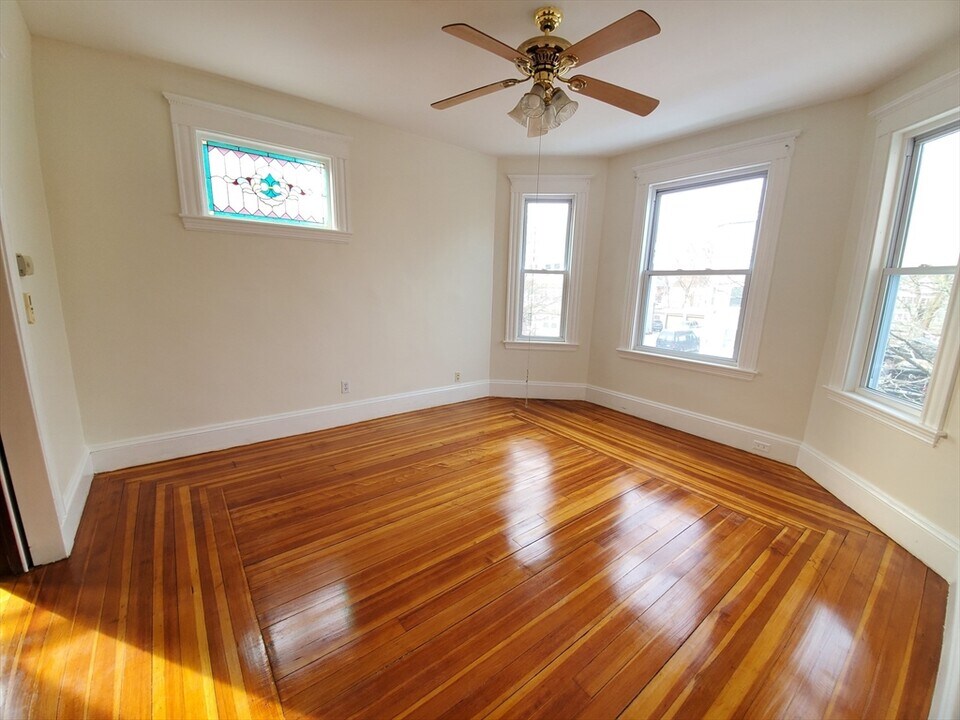 250 Belgrade Ave, Unit 2 in Boston, MA - Building Photo