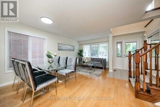 2436 Cornerbrooke Crescent in Oakville, ON - Building Photo - Building Photo