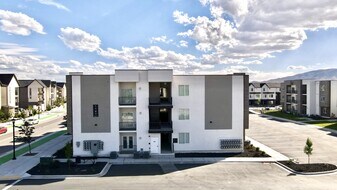 1125 W State St in American Fork, UT - Building Photo