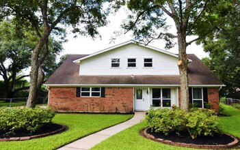 702 Venice St in Sugar Land, TX - Building Photo - Building Photo
