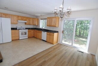 69 Georgetown Dr in Nashua, NH - Building Photo - Building Photo