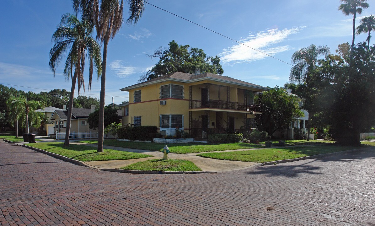 301 11th Ave NE in St. Petersburg, FL - Building Photo