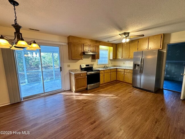 402 Sycamore Dr in Beaufort, NC - Building Photo - Building Photo