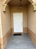 10850 NW 82nd Terrace in Doral, FL - Building Photo