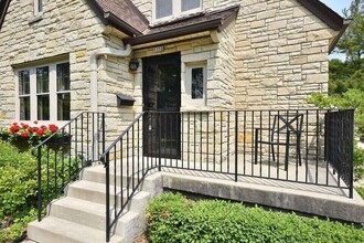 5352 N Kent Ave in Whitefish Bay, WI - Building Photo - Building Photo