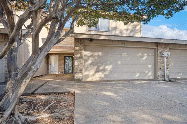 property at 3004 Eastpark Dr