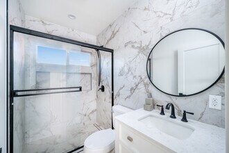 4727 W 18th St, Unit 2 in Los Angeles, CA - Foto de edificio - Building Photo
