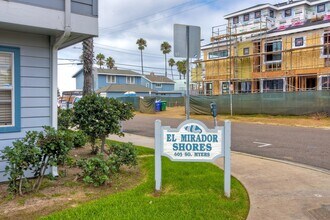 605 S Myers St in Oceanside, CA - Foto de edificio - Building Photo