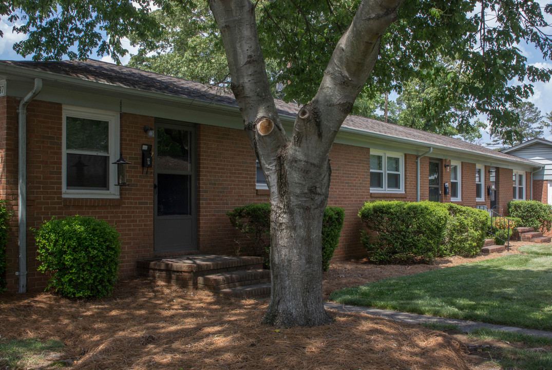 Cotswold East in Charlotte, NC - Foto de edificio